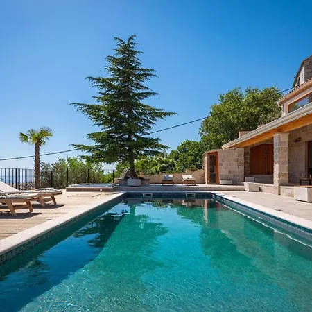 Adriatic Stone جيسينتسي