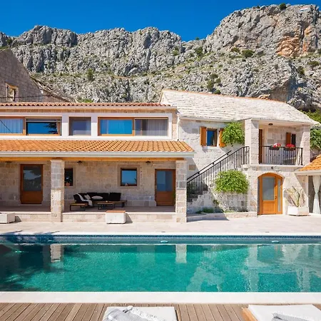 Adriatic Stone فيلة