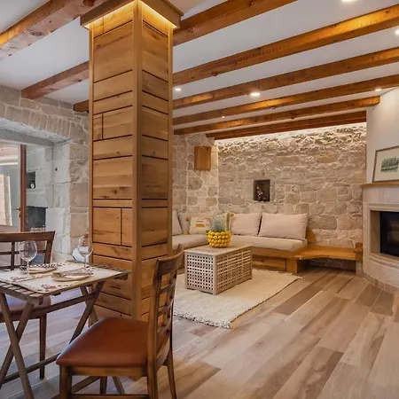 Adriatic Stone فيلة جيسينتسي